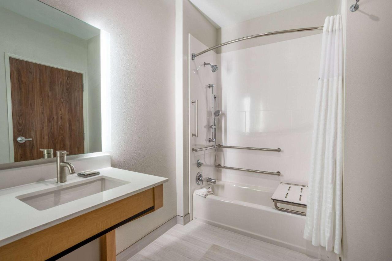 La Quinta Inn & Suites By Wyndham フラッガービル エクステリア 写真