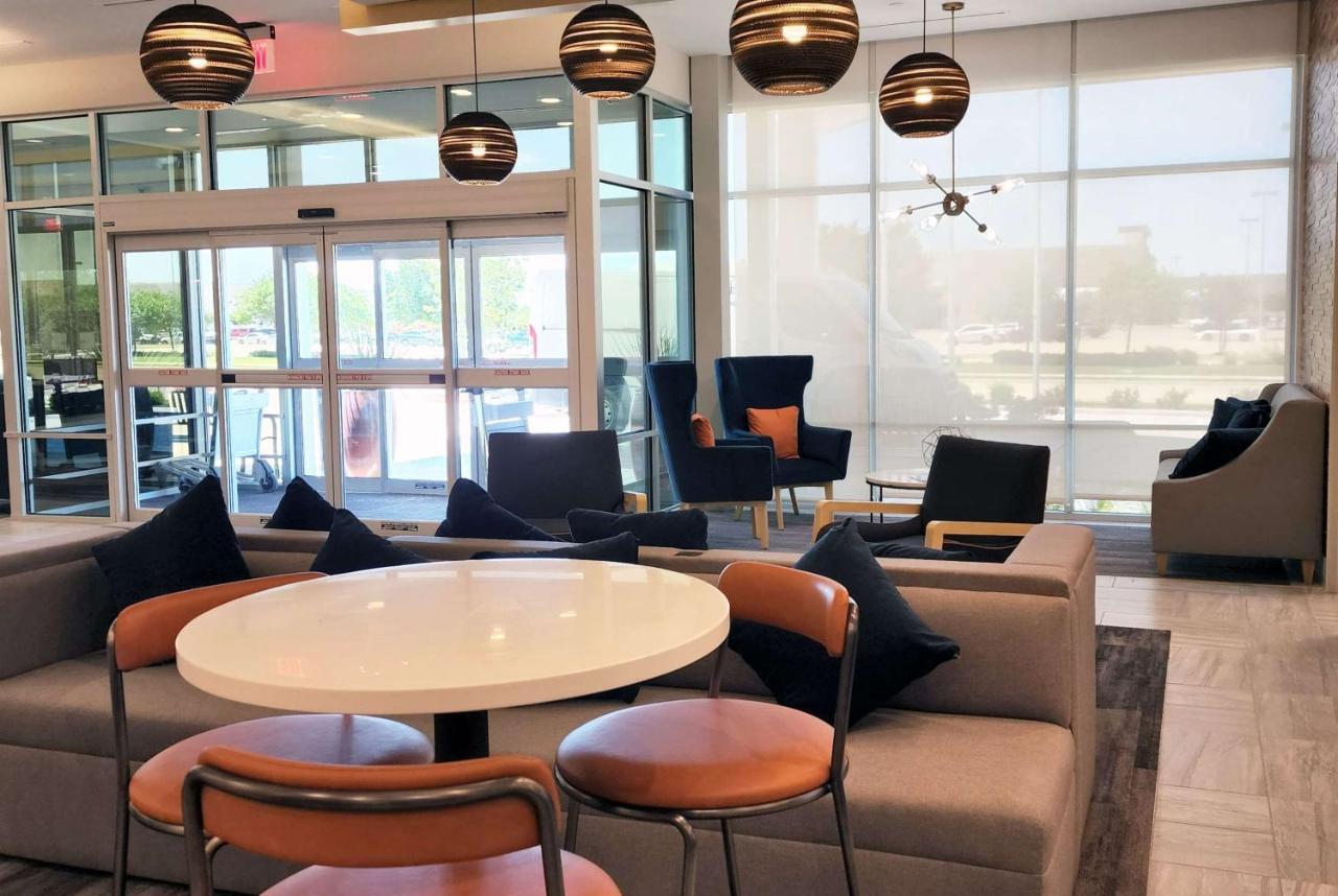 La Quinta Inn & Suites By Wyndham フラッガービル エクステリア 写真