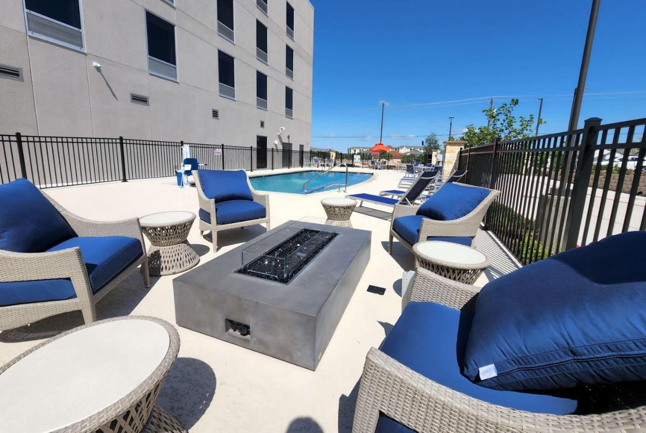 La Quinta Inn & Suites By Wyndham フラッガービル エクステリア 写真